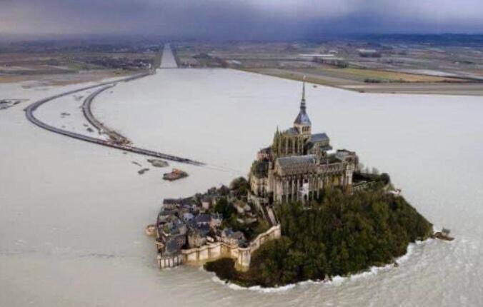 Gites Le Mont Desclos Saint Michel 博瓦 客房 照片